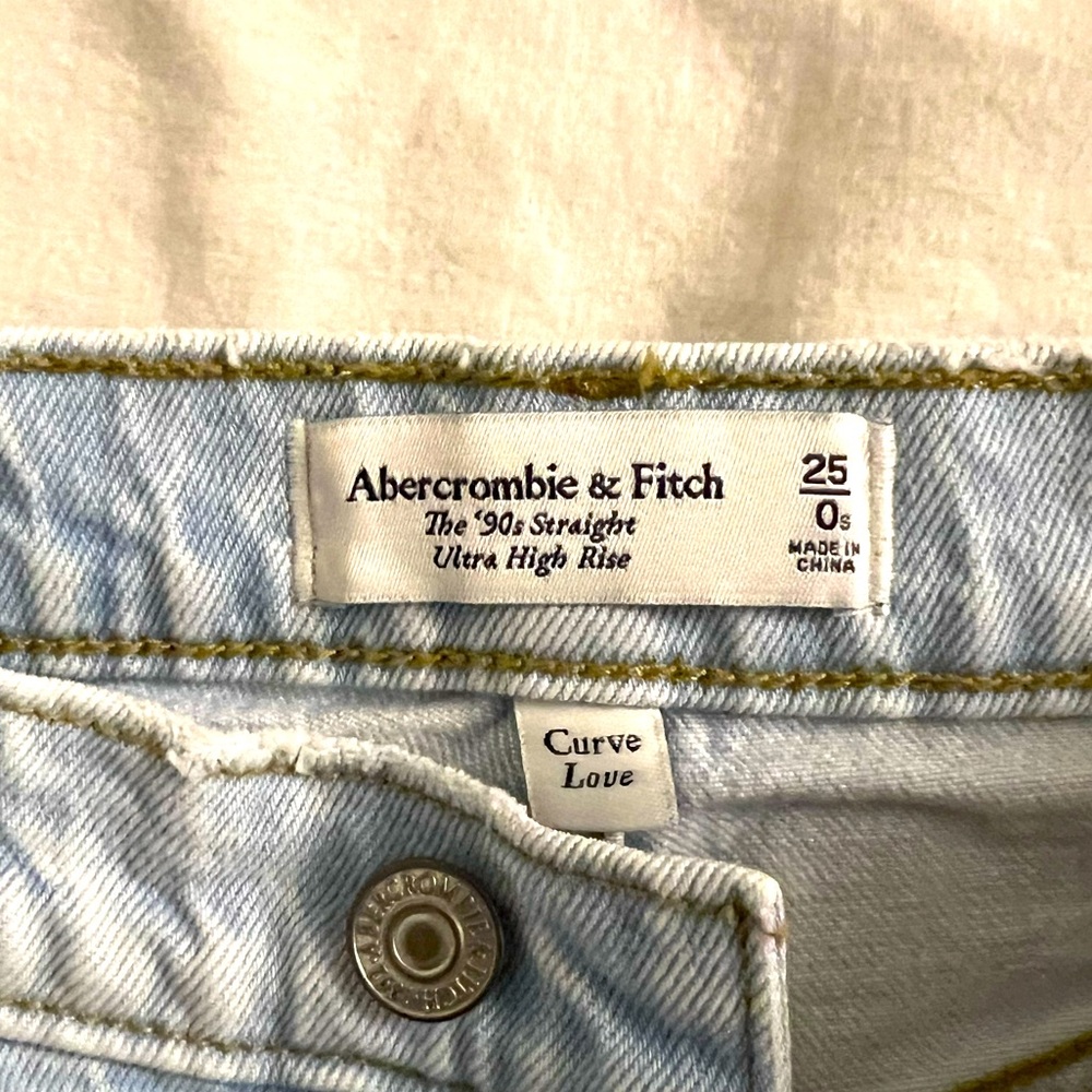 Abercrombie The 90s Straight Ultra High Rise Curve Love 25 0 Short